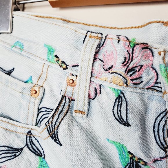 UNIQUE! LEVI'S 501 Embroidered Button Fly Cut-off Floral Denim Shorts - Picture 6 of 15